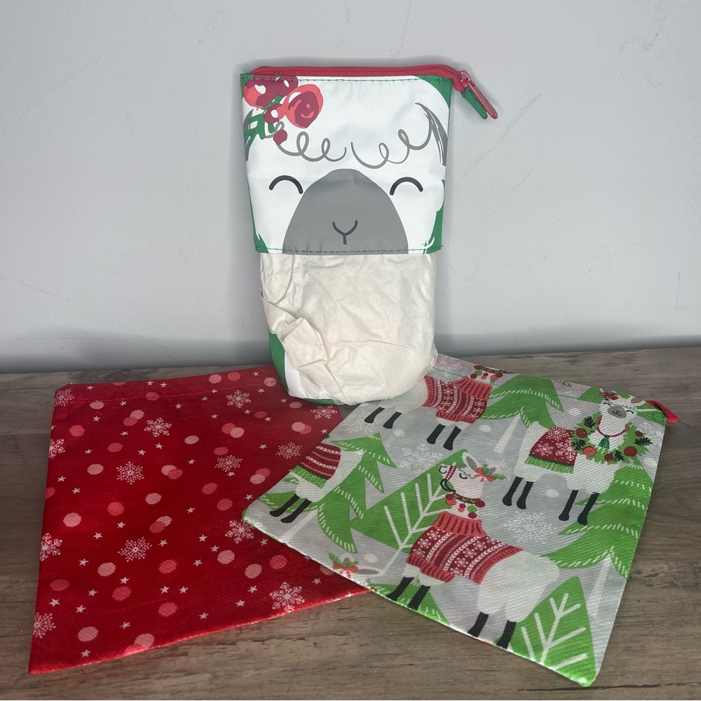 Brand new Thirty-one hide and & peek‎ pouch Christmas timeless